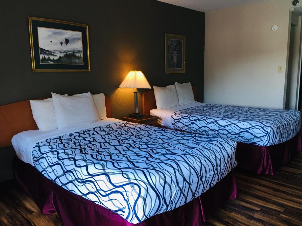 Bear Mount Inn & Suites Pigeon Forge Extérieur photo