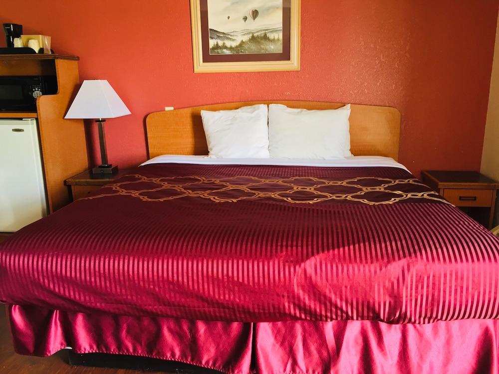Bear Mount Inn & Suites Pigeon Forge Extérieur photo