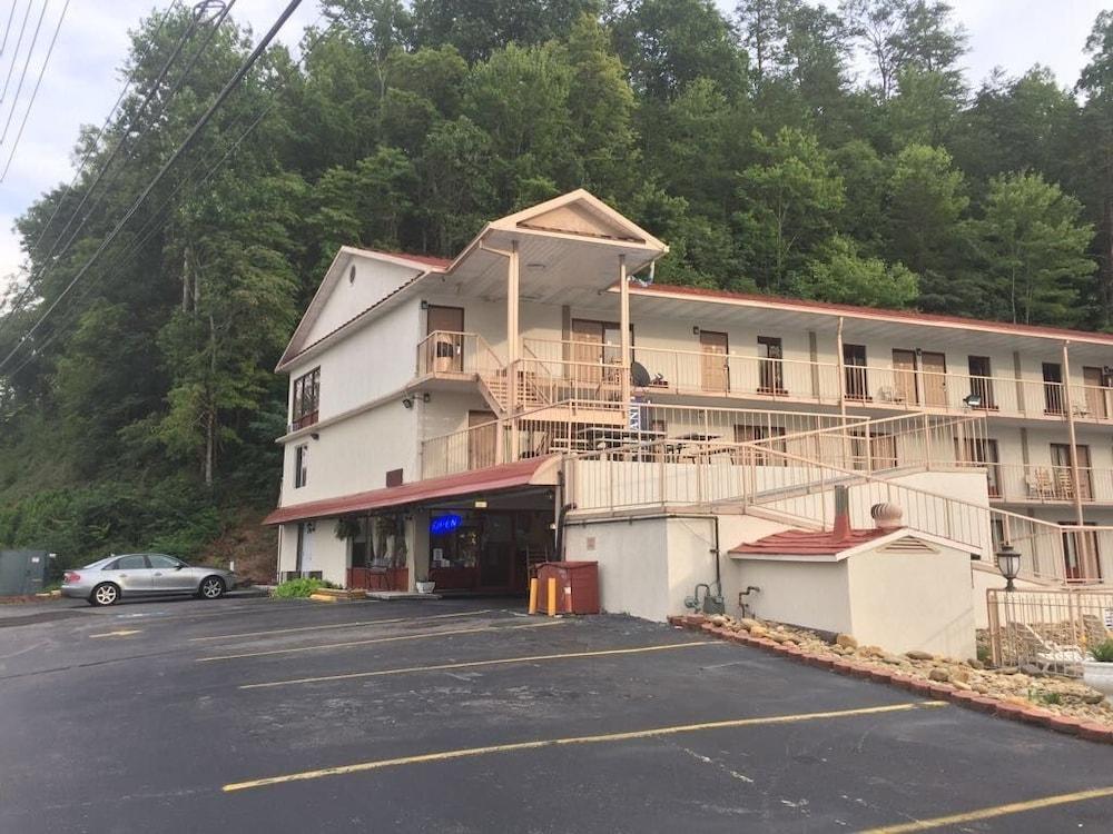Bear Mount Inn & Suites Pigeon Forge Extérieur photo
