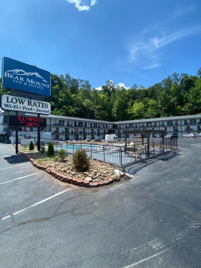 Bear Mount Inn & Suites Pigeon Forge Extérieur photo